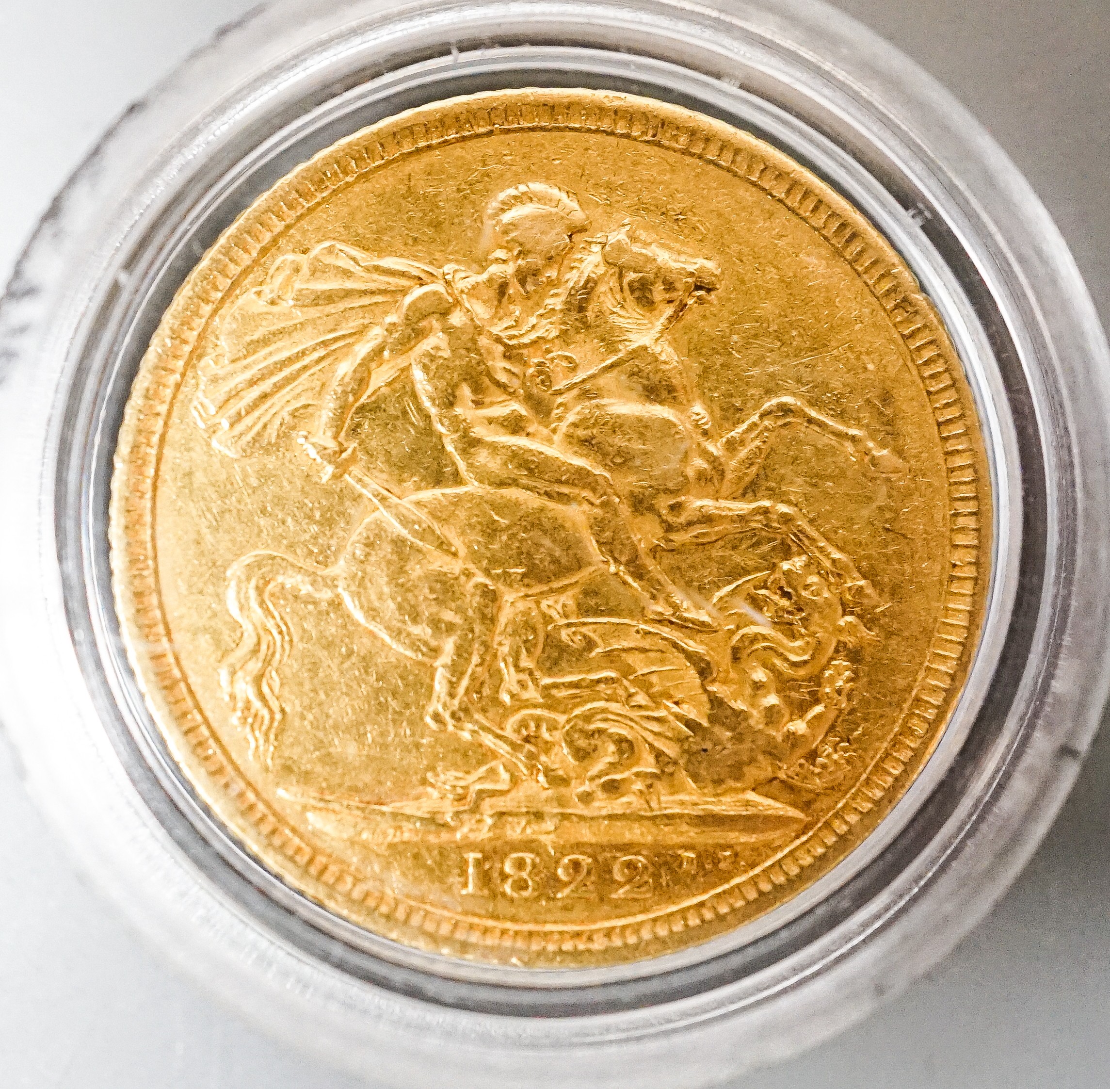 A George IV gold sovereign 1822, Good F, London mint presentation case.